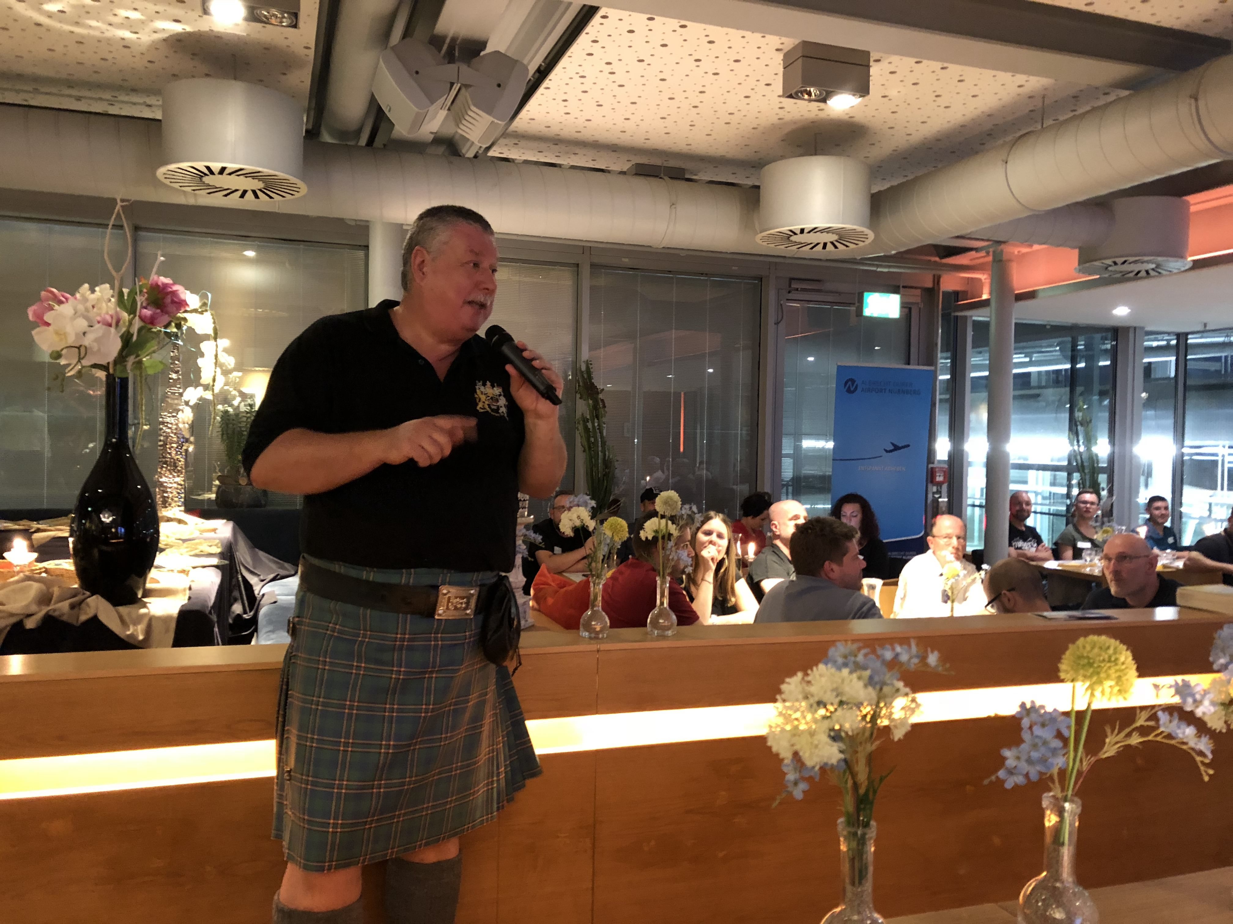 Whisky-Fachmann Michael Gradl führt die Teilnehmer auf eine Reise durch die Welt des schottischen und irischen Whisk(e)ys.