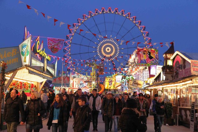 Schausteller laden zum Jubiläums-Frühlingsfest! | Foto: Udo Dreier
