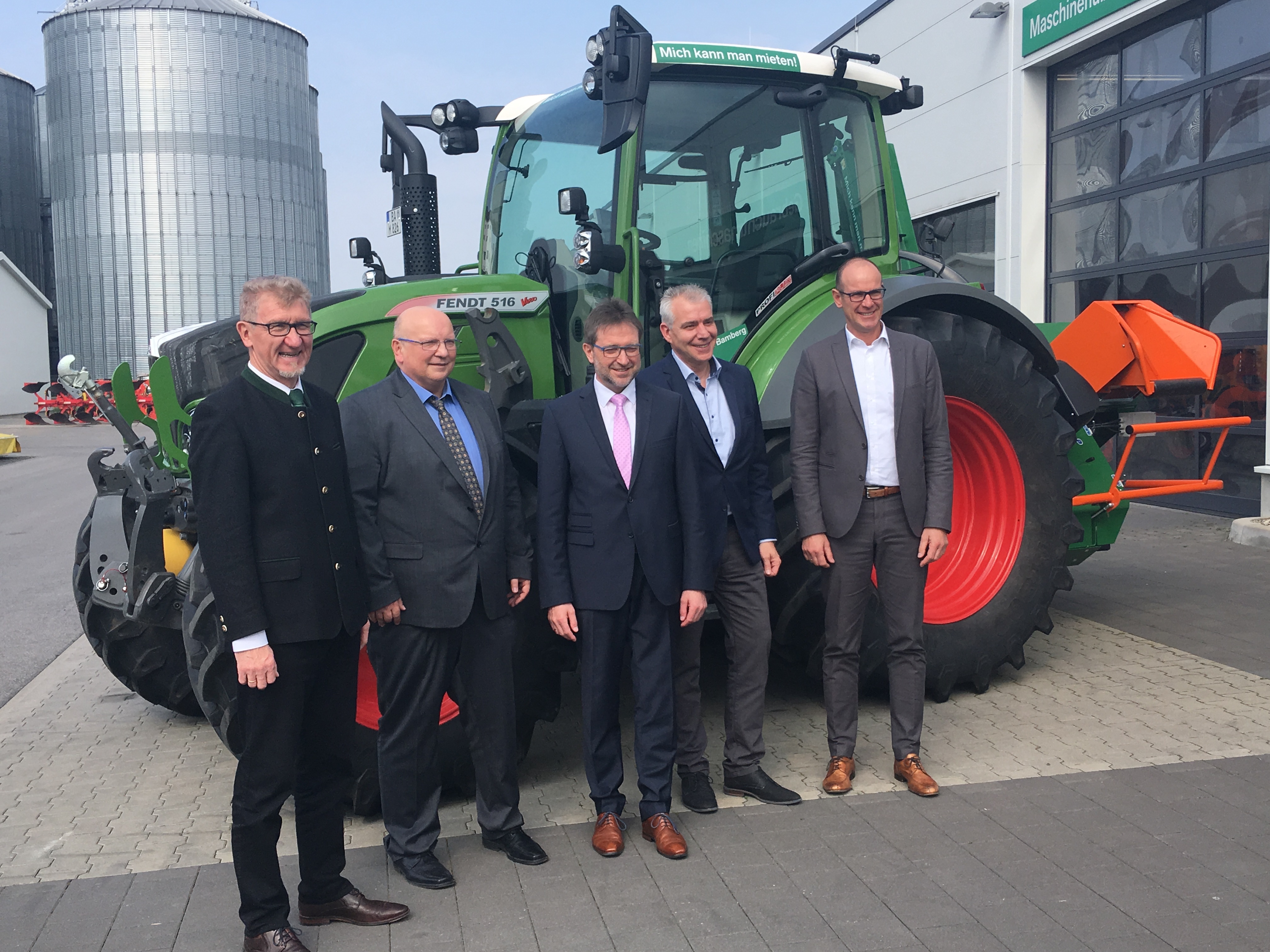 (Von links nach rechts): Günter Schuster, Spartengeschäftsführer Technik, Dieter Popp, Leiter Business Service Center, Jochen Schneider, Spartengeschäftsführer Baustoffe, Wolfgang Stolz, Regionalleiter Energie, und Bernhard Schleicher, Spartengeschäftsführer Agrar