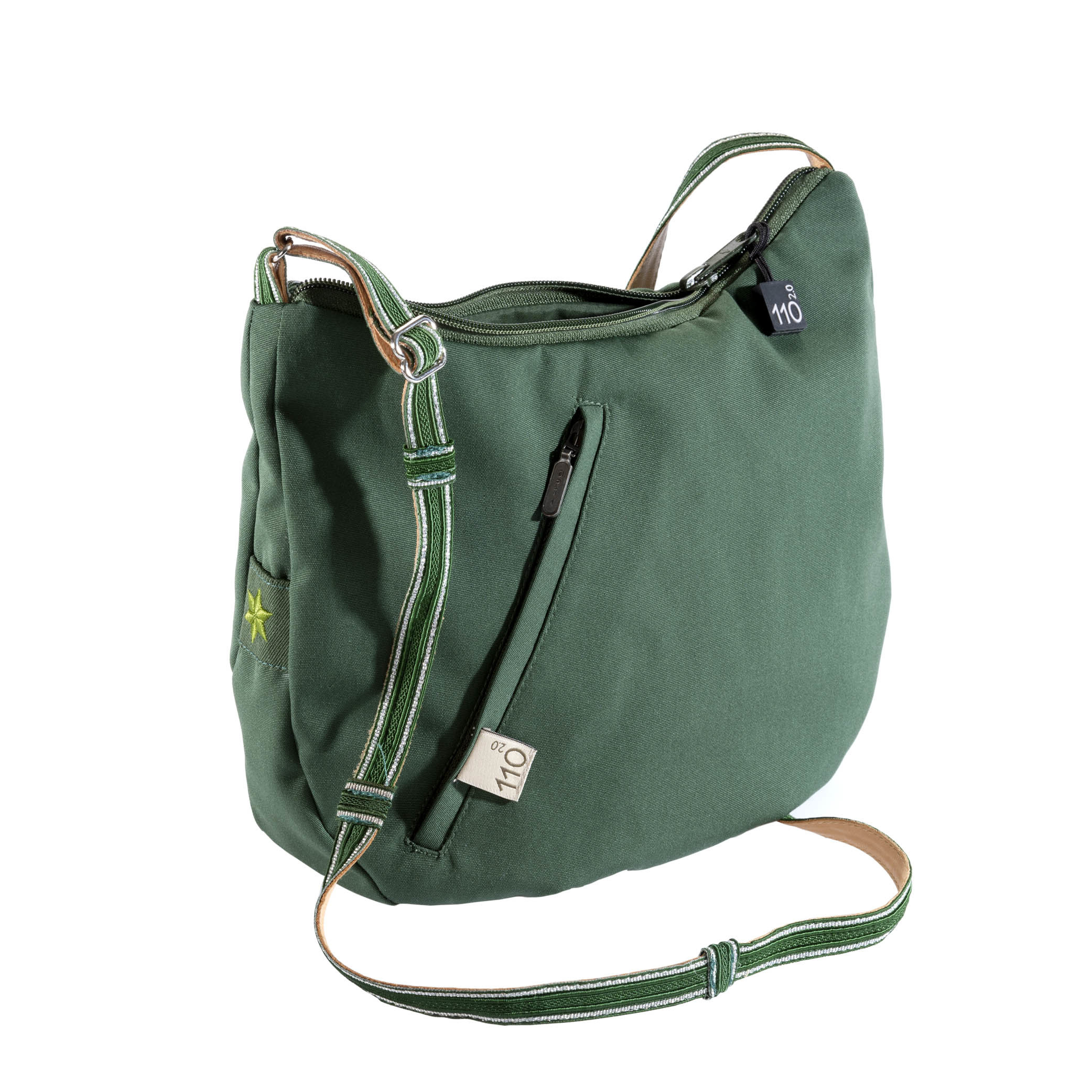 Stylisch im Used Look: Handtasche und Laptoptasche aus alten Polizeiuniformen.