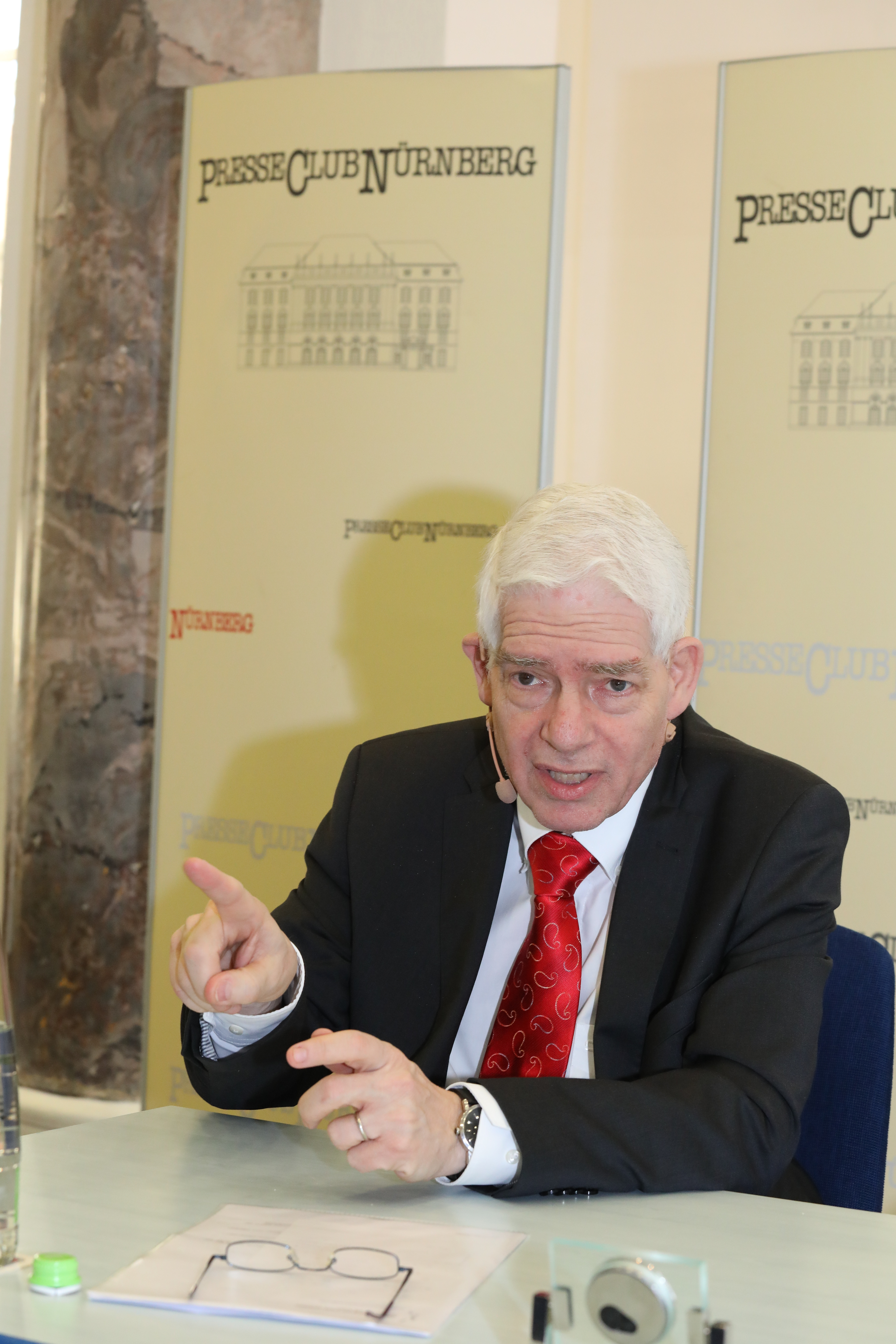 Dr. Josef Schuster (65) im Presseclub Nürnberg.
