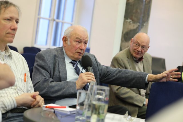 Im Publikum: Bayerns Ministerpräsident a.D. Dr. Günther Beckstein (CSU). | Foto: Udo Dreier