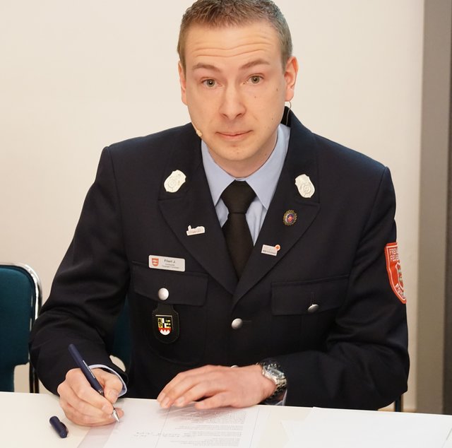 Der Feuerwehrvorsitzende Josua Flierl ließ die zahlreichen Veranstaltungen des vergangenen Jahres Revue passieren. | Foto: Freiwillige Feuerwehr Forchheim