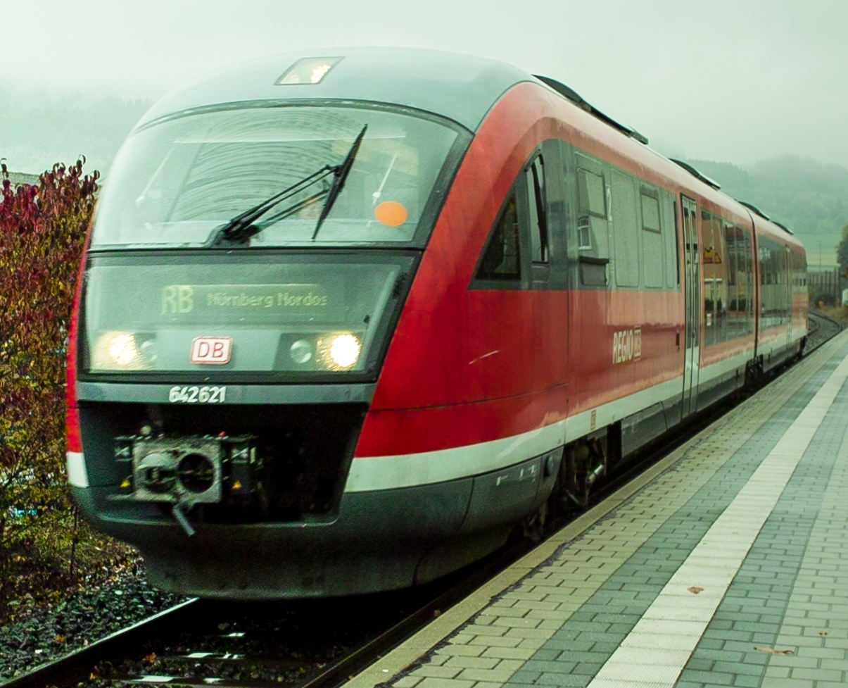 Auf der Strecke der Gräfenbergbahn wird gebaut. In den Osterferien werden Busse statt der Züge eingesetzt.