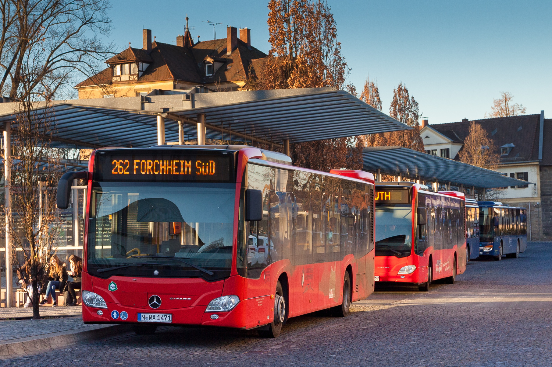 Mit rund 4 Millionen Euro förderte die Regierung von Oberfranken die Anschaffung von 57 neuen Linienbussen für den öffentlichen Personennahverkehr, wie hier am Bahnhof in Forchheim.
