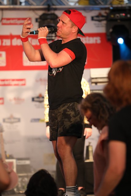 Die Tucher-Festzeltstars mischten das proppenvolle Papert-Zelt auf.  | Foto: Jürgen Friedrich