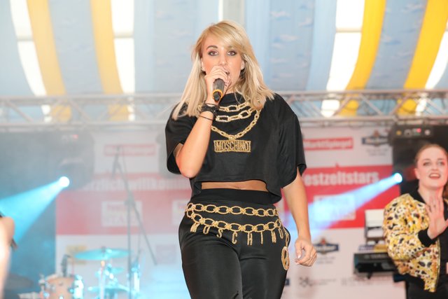 Die Tucher-Festzeltstars mischten das proppenvolle Papert-Zelt auf.  | Foto: Jürgen Friedrich