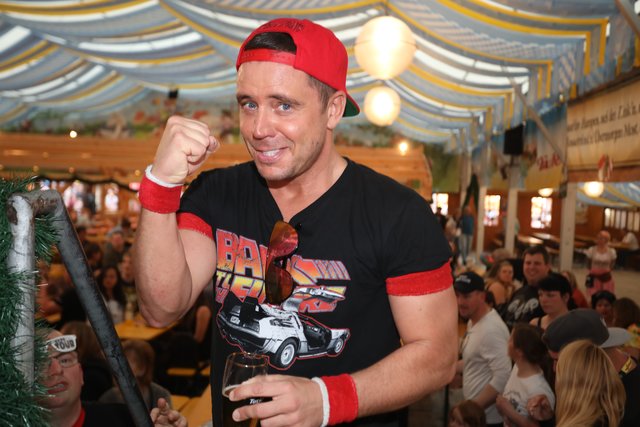 Die Tucher-Festzeltstars mischten das proppenvolle Papert-Zelt auf.  | Foto: Jürgen Friedrich