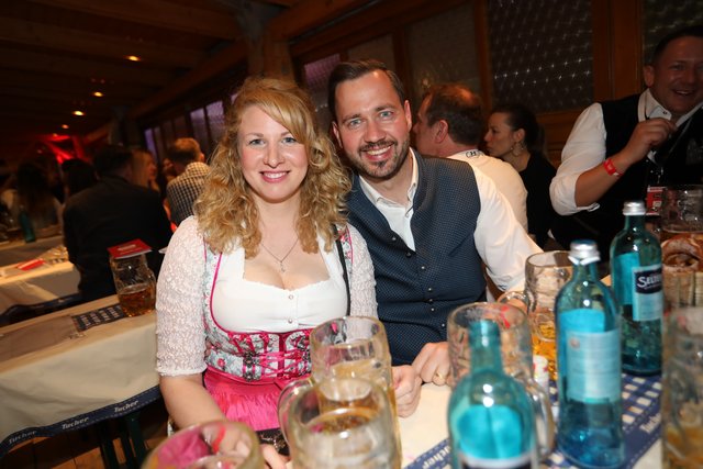 Die Tucher-Festzeltstars mischten das proppenvolle Papert-Zelt auf.  | Foto: Jürgen Friedrich