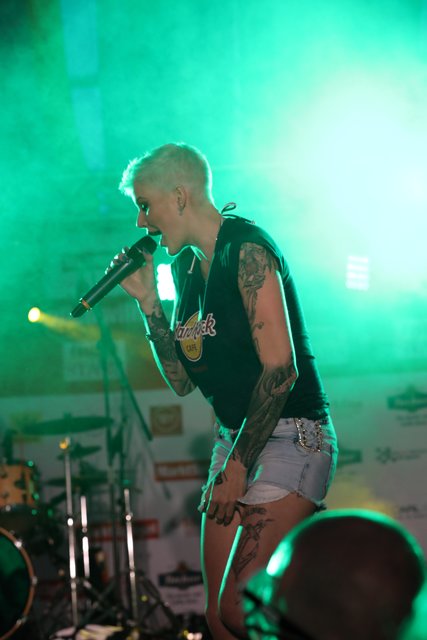 Die Tucher-Festzeltstars mischten das proppenvolle Papert-Zelt auf.  | Foto: Jürgen Friedrich