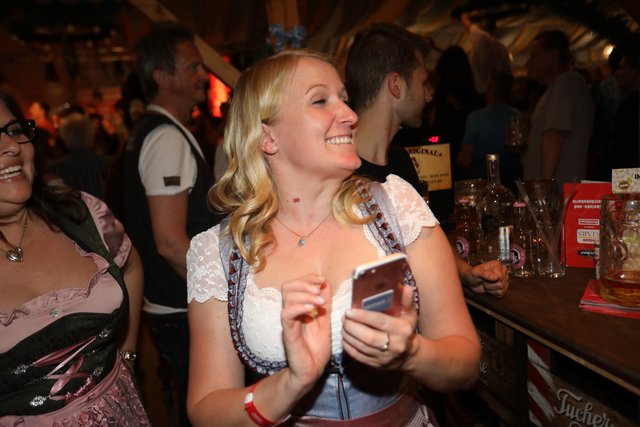 Die Tucher-Festzeltstars mischten das proppenvolle Papert-Zelt auf.  | Foto: Jürgen Friedrich