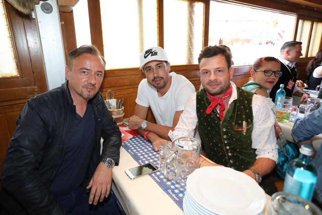 Die Tucher-Festzeltstars mischten das proppenvolle Papert-Zelt auf.  | Foto: Jürgen Friedrich