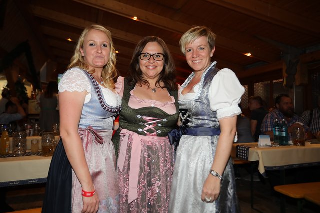 Die Tucher-Festzeltstars mischten das proppenvolle Papert-Zelt auf.  | Foto: Jürgen Friedrich