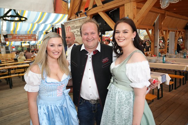 Die Tucher-Festzeltstars mischten das proppenvolle Papert-Zelt auf.  | Foto: Jürgen Friedrich