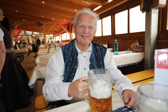 Die Tucher-Festzeltstars mischten das proppenvolle Papert-Zelt auf.  | Foto: Jürgen Friedrich