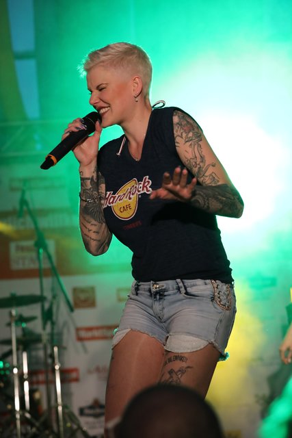 Die Tucher-Festzeltstars mischten das proppenvolle Papert-Zelt auf.  | Foto: Jürgen Friedrich