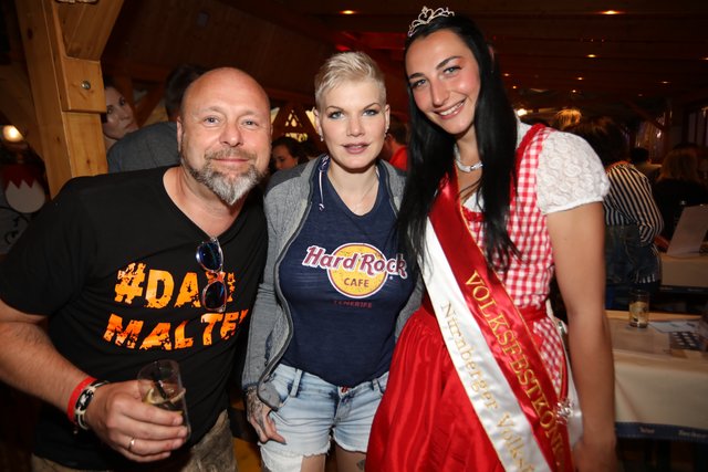 Die Tucher-Festzeltstars mischten das proppenvolle Papert-Zelt auf.  | Foto: Jürgen Friedrich