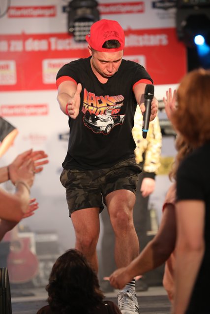 Die Tucher-Festzeltstars mischten das proppenvolle Papert-Zelt auf.  | Foto: Jürgen Friedrich