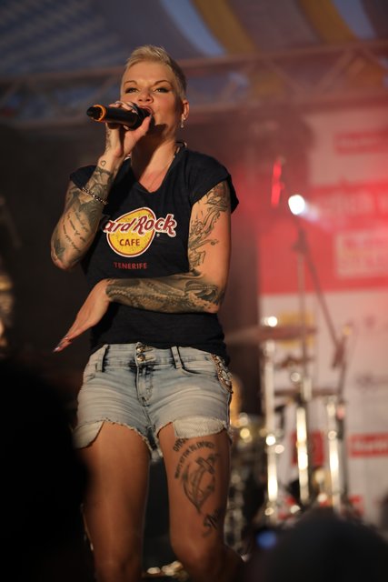 Die Tucher-Festzeltstars mischten das proppenvolle Papert-Zelt auf.  | Foto: Jürgen Friedrich