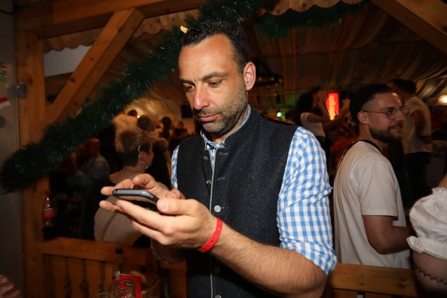 Die Tucher-Festzeltstars mischten das proppenvolle Papert-Zelt auf.  | Foto: Jürgen Friedrich