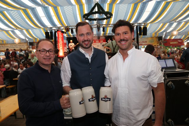 Die Tucher-Festzeltstars mischten das proppenvolle Papert-Zelt auf. 