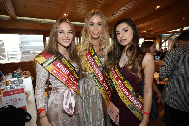 Die Tucher-Festzeltstars mischten das proppenvolle Papert-Zelt auf.  | Foto: Jürgen Friedrich