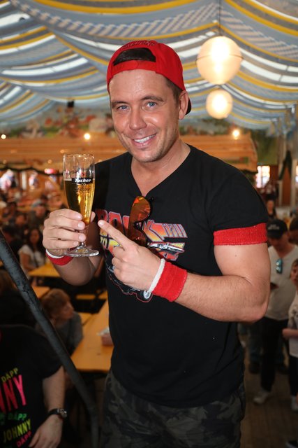 Die Tucher-Festzeltstars mischten das proppenvolle Papert-Zelt auf.  | Foto: Jürgen Friedrich