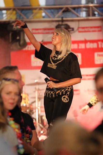 Die Tucher-Festzeltstars mischten das proppenvolle Papert-Zelt auf.  | Foto: Jürgen Friedrich