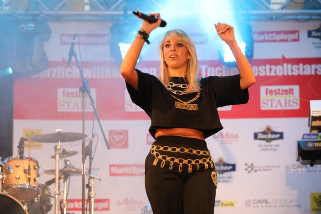 Die Tucher-Festzeltstars mischten das proppenvolle Papert-Zelt auf.  | Foto: Jürgen Friedrich