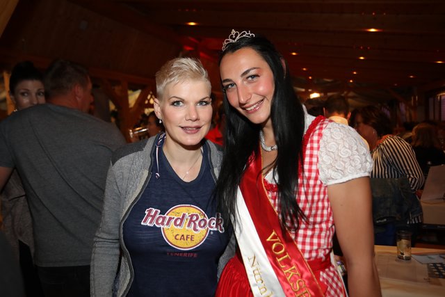 Die Tucher-Festzeltstars mischten das proppenvolle Papert-Zelt auf.  | Foto: Jürgen Friedrich