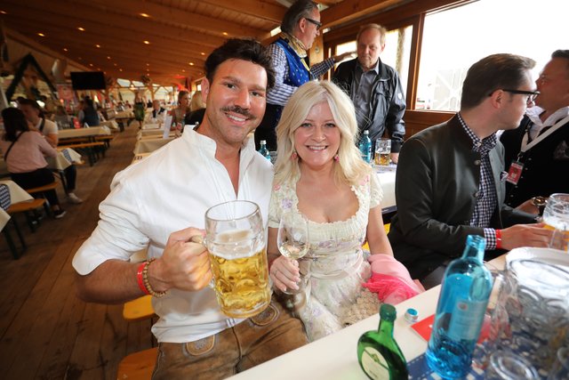 Die Tucher-Festzeltstars mischten das proppenvolle Papert-Zelt auf.  | Foto: Jürgen Friedrich