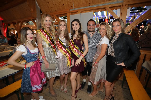 Die Tucher-Festzeltstars mischten das proppenvolle Papert-Zelt auf.  | Foto: Jürgen Friedrich