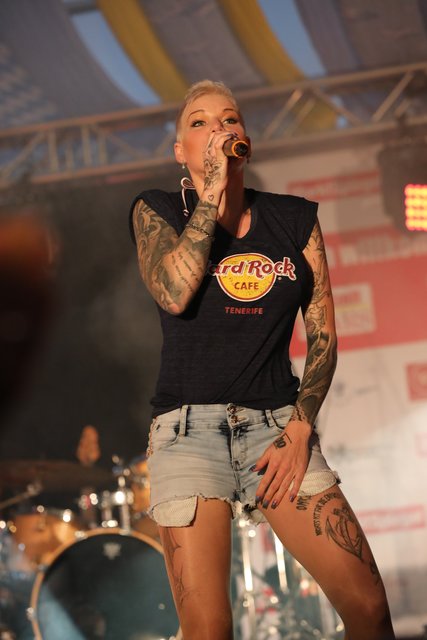 Die Tucher-Festzeltstars mischten das proppenvolle Papert-Zelt auf.  | Foto: Jürgen Friedrich