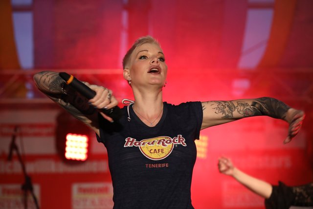 Die Tucher-Festzeltstars mischten das proppenvolle Papert-Zelt auf.  | Foto: Jürgen Friedrich