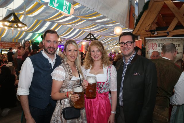 Die Tucher-Festzeltstars mischten das proppenvolle Papert-Zelt auf. 