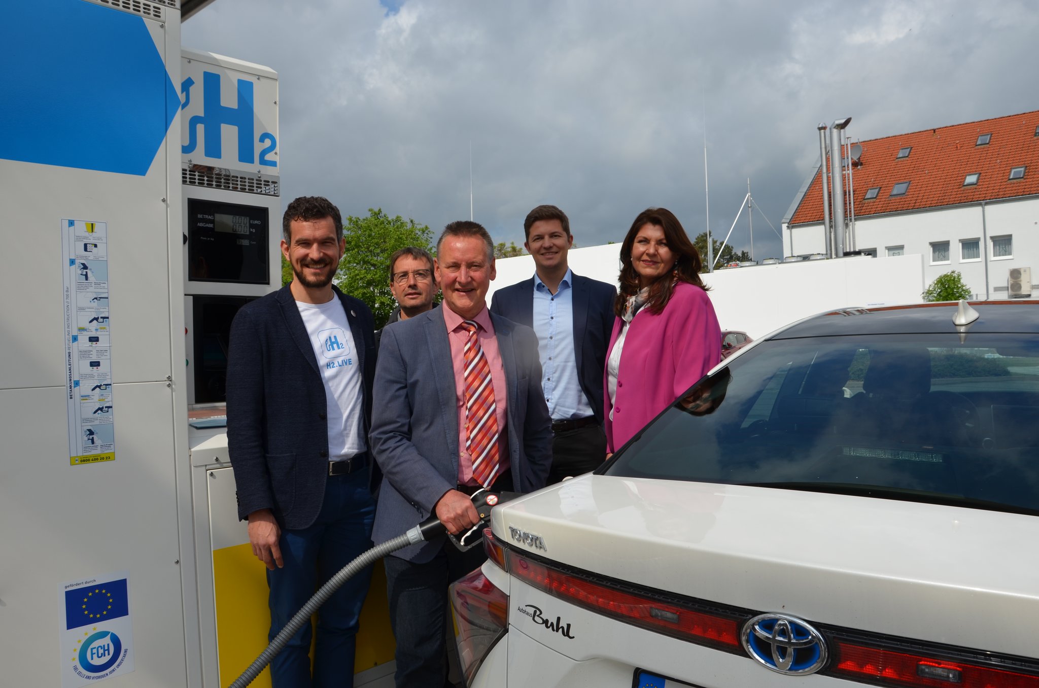 E Mobilitat Ohne Aufwandige Batterieherstellung Erste Wasserstoff Tankstelle In Furth Eroffnet Furth