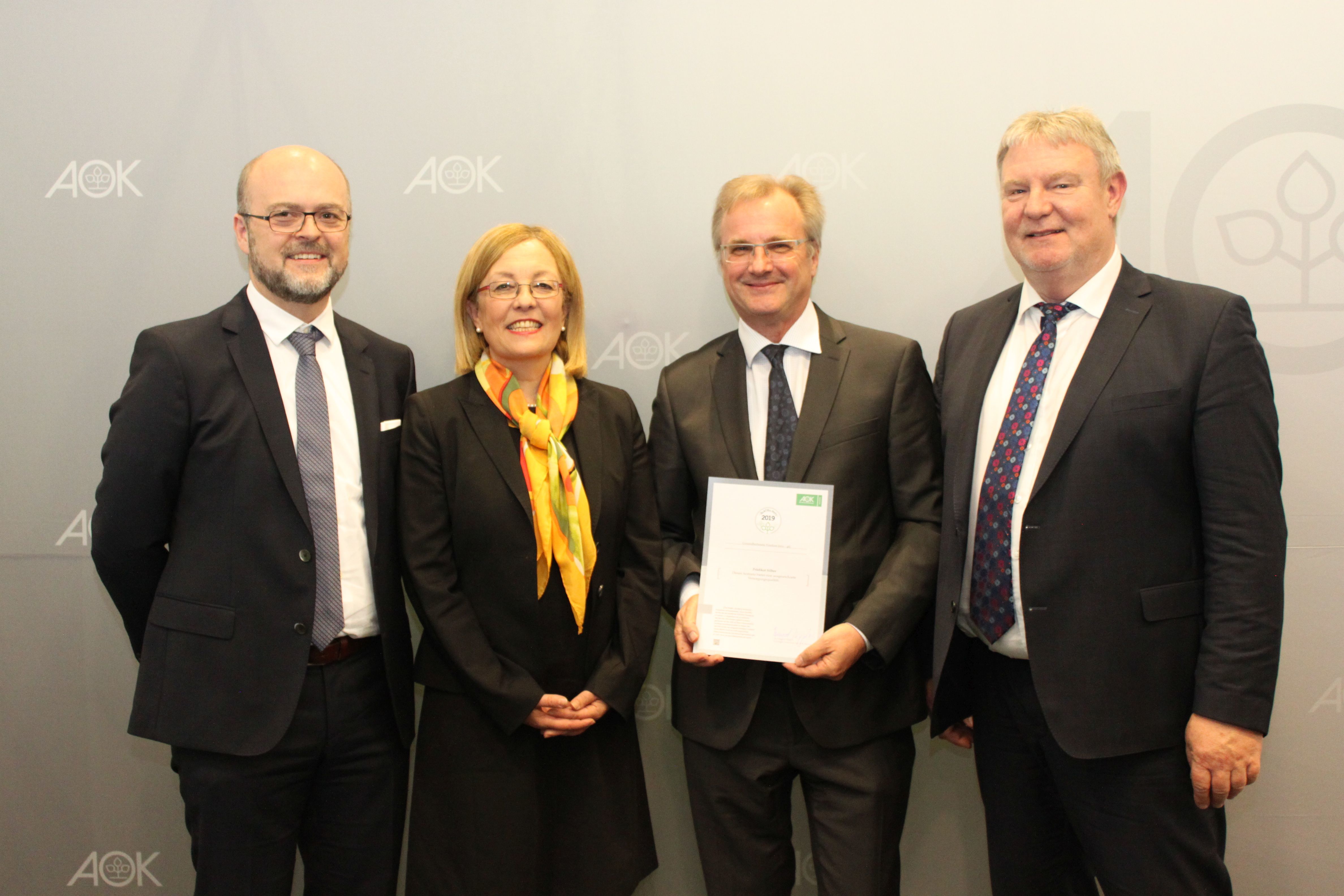 v.l.: Dr. Koch (Netzvorstand), Fr. Dr. Stippler (AOK), Dr. Hörl (Netzvorstand), Herr Müller (AOK)