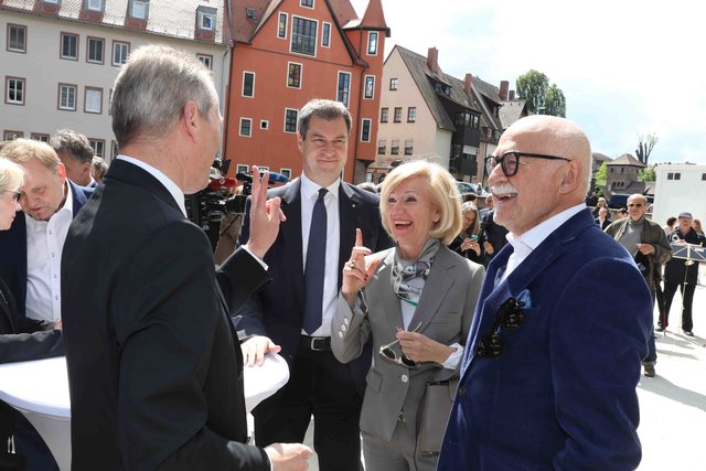 Richtfest für den neuen Augustinerhof mit vielen Gästen: Zum ersten Mal kommte man erahnen, wie die Räume für das Deutsche Museum aussehen werden. Das Museum soll Ende 2020 eröffnen. Generaldirektor Wolfgang M. Heckl sagte beim Richtfest: „Ich freue mich sehr, dass das Gebäude für unser Zukunftsmuseum so schnell wächst – am Anfang habe ich mir kaum vorstellen können, hier schon 2020 die Eröffnung feiern zu können.“ Ministerpräsident Markus Söder lobte bei dem Festakt: „Das Deutsche Museum ist ein genialer Partner für dieses Nürnberger Leuchtturmprojekt.“  | Foto: Udo Dreier