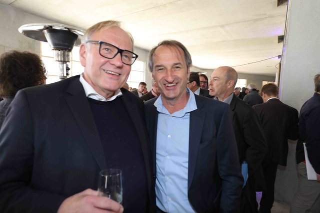 Richtfest für den neuen Augustinerhof mit vielen Gästen: Zum ersten Mal kommte man erahnen, wie die Räume für das Deutsche Museum aussehen werden. Das Museum soll Ende 2020 eröffnen. Generaldirektor Wolfgang M. Heckl sagte beim Richtfest: „Ich freue mich sehr, dass das Gebäude für unser Zukunftsmuseum so schnell wächst – am Anfang habe ich mir kaum vorstellen können, hier schon 2020 die Eröffnung feiern zu können.“ Ministerpräsident Markus Söder lobte bei dem Festakt: „Das Deutsche Museum ist ein genialer Partner für dieses Nürnberger Leuchtturmprojekt.“  | Foto: Udo Dreier