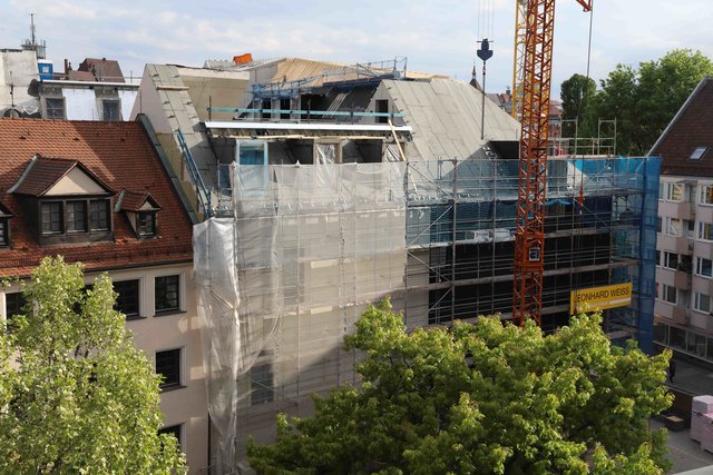 Richtfest für den neuen Augustinerhof mit vielen Gästen: Zum ersten Mal kommte man erahnen, wie die Räume für das Deutsche Museum aussehen werden. Das Museum soll Ende 2020 eröffnen. Generaldirektor Wolfgang M. Heckl sagte beim Richtfest: „Ich freue mich sehr, dass das Gebäude für unser Zukunftsmuseum so schnell wächst – am Anfang habe ich mir kaum vorstellen können, hier schon 2020 die Eröffnung feiern zu können.“ Ministerpräsident Markus Söder lobte bei dem Festakt: „Das Deutsche Museum ist ein genialer Partner für dieses Nürnberger Leuchtturmprojekt.“  | Foto: Udo Dreier