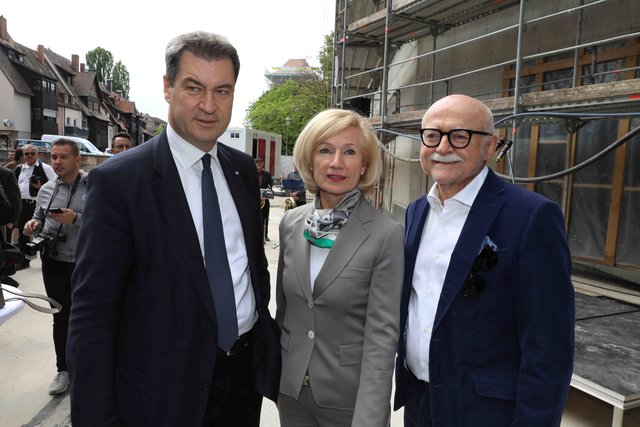 Richtfest für den neuen Augustinerhof mit vielen Gästen: Zum ersten Mal kommte man erahnen, wie die Räume für das Deutsche Museum aussehen werden. Das Museum soll Ende 2020 eröffnen. Generaldirektor Wolfgang M. Heckl sagte beim Richtfest: „Ich freue mich sehr, dass das Gebäude für unser Zukunftsmuseum so schnell wächst – am Anfang habe ich mir kaum vorstellen können, hier schon 2020 die Eröffnung feiern zu können.“ Ministerpräsident Markus Söder lobte bei dem Festakt: „Das Deutsche Museum ist ein genialer Partner für dieses Nürnberger Leuchtturmprojekt.“  | Foto: Udo Dreier