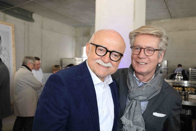 Richtfest für den neuen Augustinerhof mit vielen Gästen: Zum ersten Mal kommte man erahnen, wie die Räume für das Deutsche Museum aussehen werden. Das Museum soll Ende 2020 eröffnen. Generaldirektor Wolfgang M. Heckl sagte beim Richtfest: „Ich freue mich sehr, dass das Gebäude für unser Zukunftsmuseum so schnell wächst – am Anfang habe ich mir kaum vorstellen können, hier schon 2020 die Eröffnung feiern zu können.“ Ministerpräsident Markus Söder lobte bei dem Festakt: „Das Deutsche Museum ist ein genialer Partner für dieses Nürnberger Leuchtturmprojekt.“  | Foto: Udo Dreier