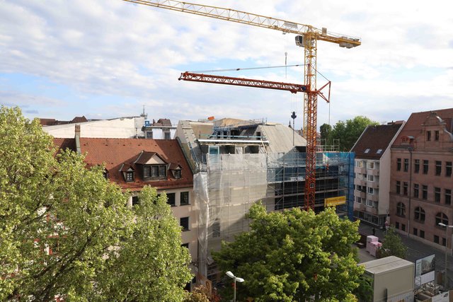 Richtfest für den neuen Augustinerhof mit vielen Gästen: Zum ersten Mal kommte man erahnen, wie die Räume für das Deutsche Museum aussehen werden. Das Museum soll Ende 2020 eröffnen. Generaldirektor Wolfgang M. Heckl sagte beim Richtfest: „Ich freue mich sehr, dass das Gebäude für unser Zukunftsmuseum so schnell wächst – am Anfang habe ich mir kaum vorstellen können, hier schon 2020 die Eröffnung feiern zu können.“ Ministerpräsident Markus Söder lobte bei dem Festakt: „Das Deutsche Museum ist ein genialer Partner für dieses Nürnberger Leuchtturmprojekt.“  | Foto: Udo Dreier