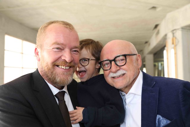 Richtfest für den neuen Augustinerhof mit vielen Gästen: Zum ersten Mal kommte man erahnen, wie die Räume für das Deutsche Museum aussehen werden. Das Museum soll Ende 2020 eröffnen. Generaldirektor Wolfgang M. Heckl sagte beim Richtfest: „Ich freue mich sehr, dass das Gebäude für unser Zukunftsmuseum so schnell wächst – am Anfang habe ich mir kaum vorstellen können, hier schon 2020 die Eröffnung feiern zu können.“ Ministerpräsident Markus Söder lobte bei dem Festakt: „Das Deutsche Museum ist ein genialer Partner für dieses Nürnberger Leuchtturmprojekt.“  | Foto: Udo Dreier