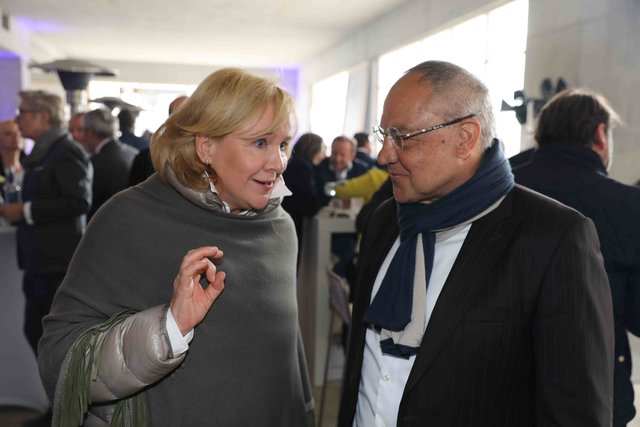 Richtfest für den neuen Augustinerhof mit vielen Gästen: Zum ersten Mal kommte man erahnen, wie die Räume für das Deutsche Museum aussehen werden. Das Museum soll Ende 2020 eröffnen. Generaldirektor Wolfgang M. Heckl sagte beim Richtfest: „Ich freue mich sehr, dass das Gebäude für unser Zukunftsmuseum so schnell wächst – am Anfang habe ich mir kaum vorstellen können, hier schon 2020 die Eröffnung feiern zu können.“ Ministerpräsident Markus Söder lobte bei dem Festakt: „Das Deutsche Museum ist ein genialer Partner für dieses Nürnberger Leuchtturmprojekt.“  | Foto: Udo Dreier
