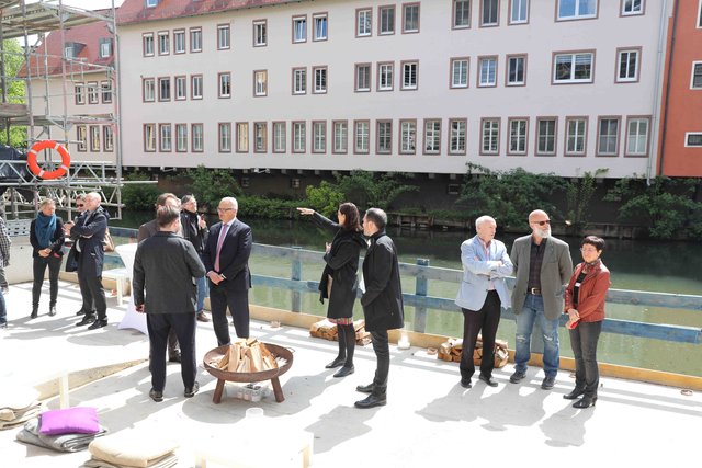 Richtfest für den neuen Augustinerhof mit vielen Gästen: Zum ersten Mal kommte man erahnen, wie die Räume für das Deutsche Museum aussehen werden. Das Museum soll Ende 2020 eröffnen. Generaldirektor Wolfgang M. Heckl sagte beim Richtfest: „Ich freue mich sehr, dass das Gebäude für unser Zukunftsmuseum so schnell wächst – am Anfang habe ich mir kaum vorstellen können, hier schon 2020 die Eröffnung feiern zu können.“ Ministerpräsident Markus Söder lobte bei dem Festakt: „Das Deutsche Museum ist ein genialer Partner für dieses Nürnberger Leuchtturmprojekt.“  | Foto: Udo Dreier