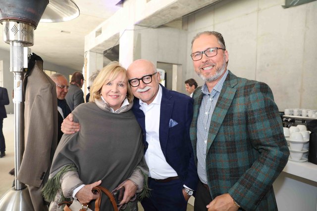 Richtfest für den neuen Augustinerhof mit vielen Gästen: Zum ersten Mal kommte man erahnen, wie die Räume für das Deutsche Museum aussehen werden. Das Museum soll Ende 2020 eröffnen. Generaldirektor Wolfgang M. Heckl sagte beim Richtfest: „Ich freue mich sehr, dass das Gebäude für unser Zukunftsmuseum so schnell wächst – am Anfang habe ich mir kaum vorstellen können, hier schon 2020 die Eröffnung feiern zu können.“ Ministerpräsident Markus Söder lobte bei dem Festakt: „Das Deutsche Museum ist ein genialer Partner für dieses Nürnberger Leuchtturmprojekt.“  | Foto: Udo Dreier