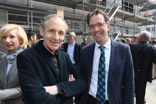 Richtfest für den neuen Augustinerhof mit vielen Gästen: Zum ersten Mal kommte man erahnen, wie die Räume für das Deutsche Museum aussehen werden. Das Museum soll Ende 2020 eröffnen. Generaldirektor Wolfgang M. Heckl sagte beim Richtfest: „Ich freue mich sehr, dass das Gebäude für unser Zukunftsmuseum so schnell wächst – am Anfang habe ich mir kaum vorstellen können, hier schon 2020 die Eröffnung feiern zu können.“ Ministerpräsident Markus Söder lobte bei dem Festakt: „Das Deutsche Museum ist ein genialer Partner für dieses Nürnberger Leuchtturmprojekt.“  | Foto: Udo Dreier