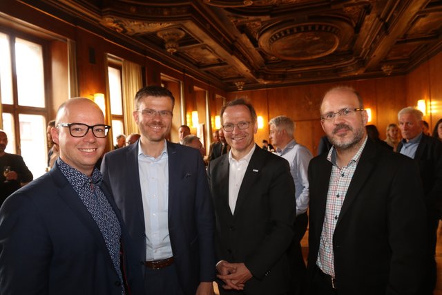 SPD-Oberbürgermeisterkandidat Thorsten Brehm, CSU-Stadtratsfraktionschef Marcus König, Jörg Ammon, Präsident Bayerischen  Landes-Sportverbandes (BLSV), und ÖDP-Stadtrat Jan Gehrke (v.li.). | Foto: © John R. Braun
