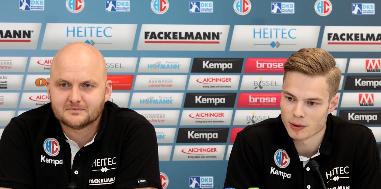 (Jocki_Foto, Erlangen) - HC Erlangen: „Wir wollen jedes Spiel gewinnen“, so HC-Trainer Adalsteinn Eyjolfsson und Linksausssen Christopher Bissel (rechts)